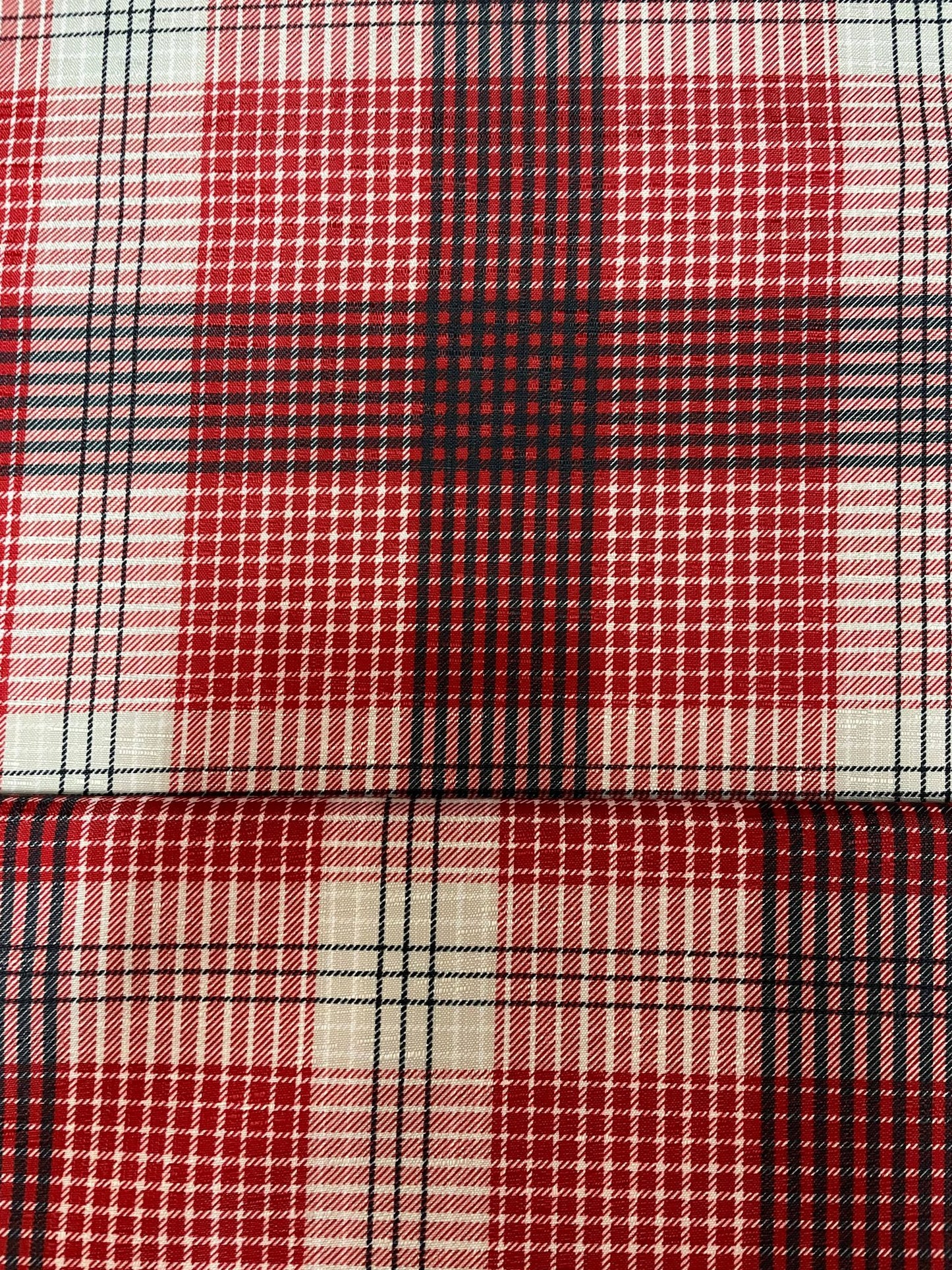 Tissu à nappe à carreaux rouges