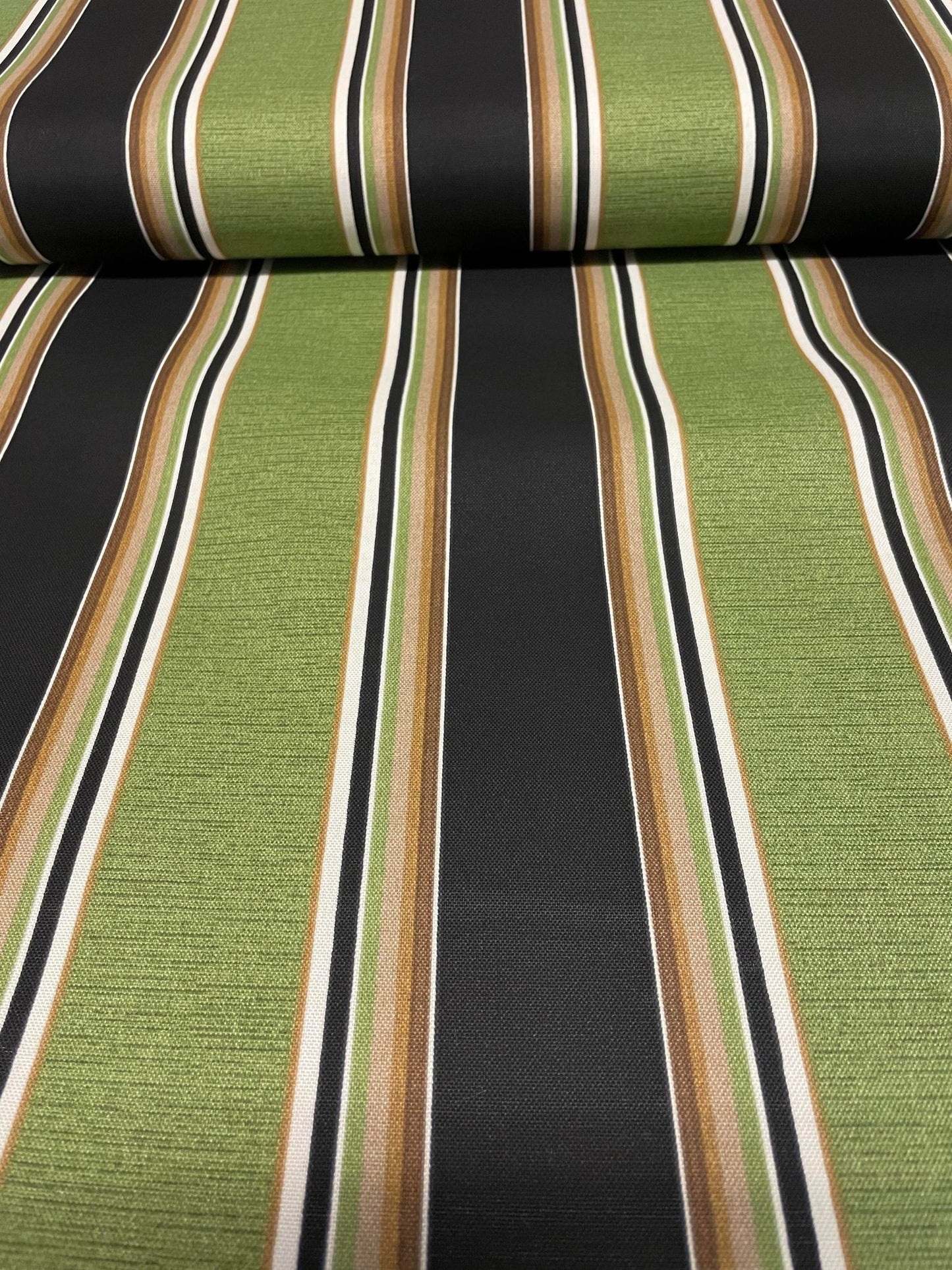 Tissu à recouvrement rayé