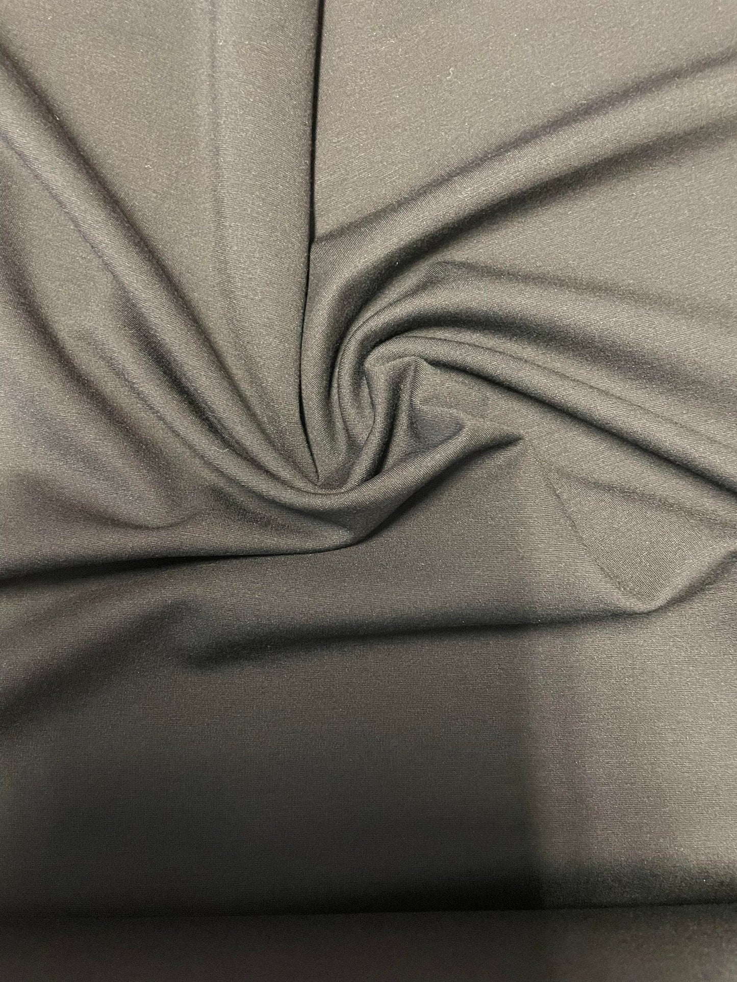 Tissu à vêtement noir