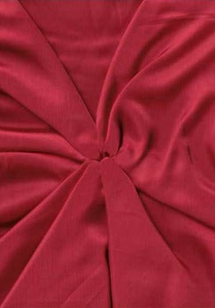 Tissu en satin rouge