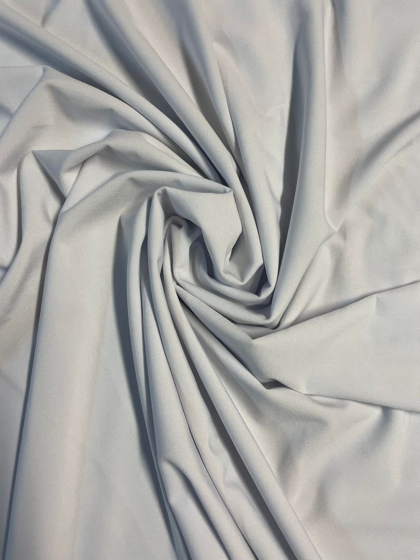 Tissu à vêtement blanc