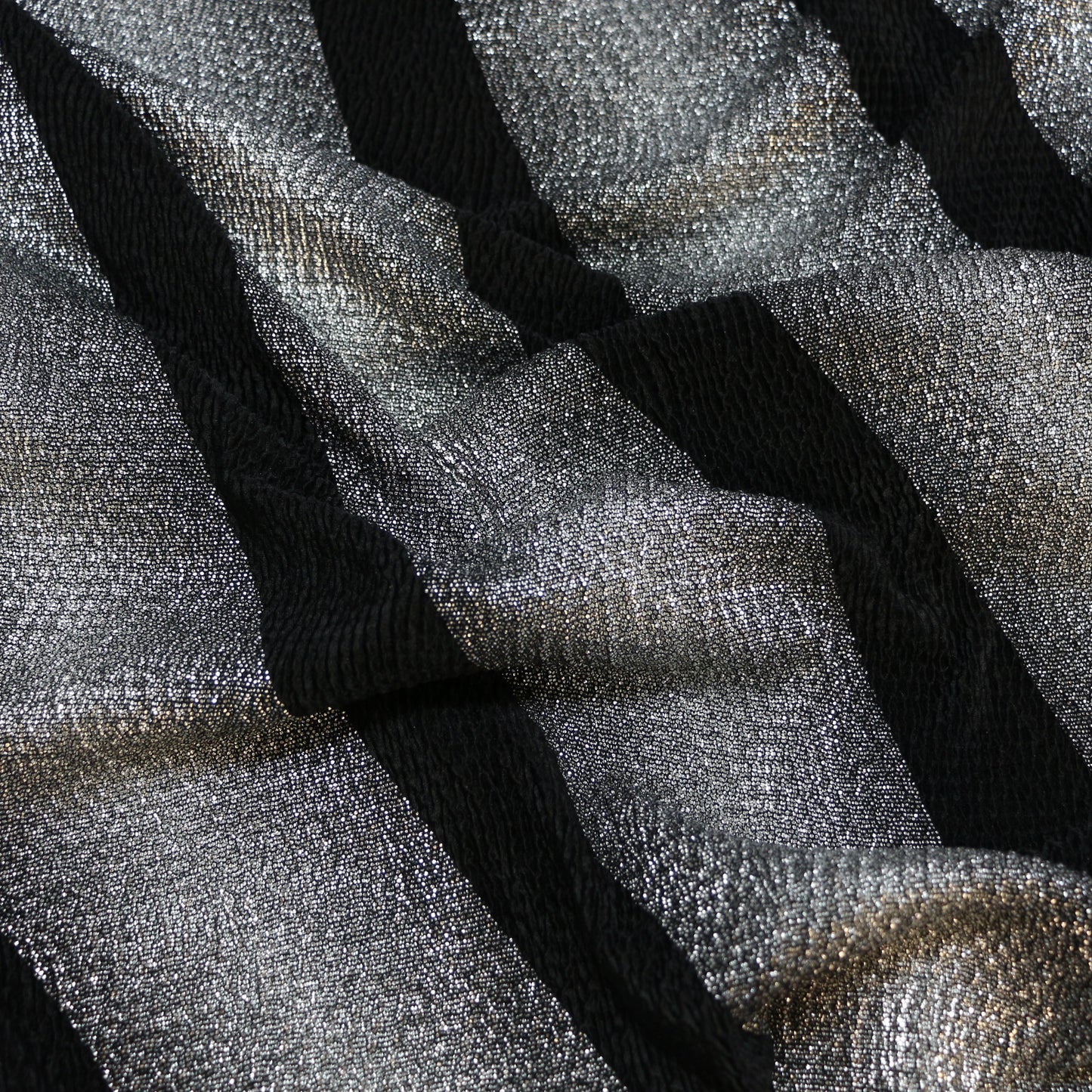 Tissu extensible rayé noir et argenté