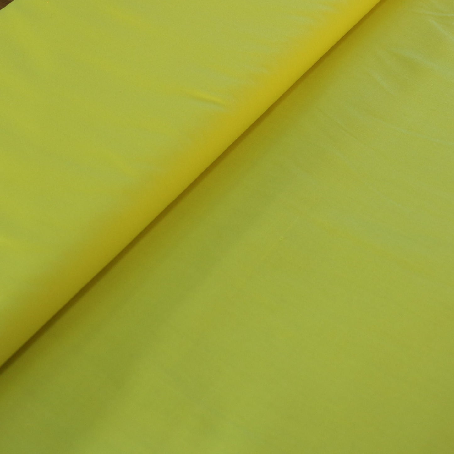 Tissu poly-coton jaune citron